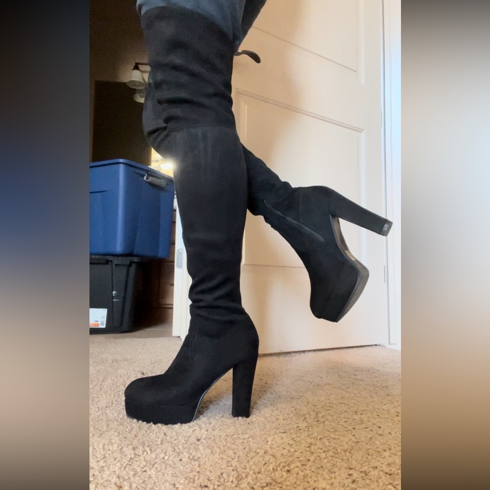 Knee high platform heel boots never worn only to try on size 40